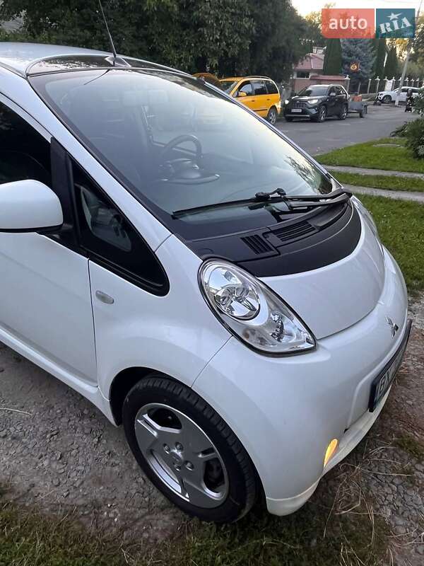 Хэтчбек Mitsubishi i-MiEV 2014 в 