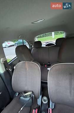 Хэтчбек Mitsubishi i-MiEV 2014 в 