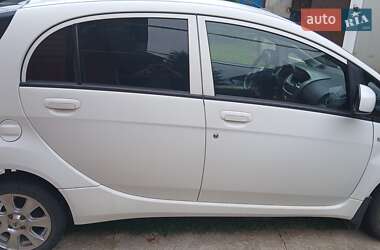 Хэтчбек Mitsubishi i-MiEV 2011 в 
