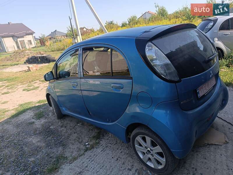 Хэтчбек Mitsubishi i-MiEV 2011 в 
