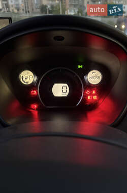Хэтчбек Mitsubishi i-MiEV 2011 в 
