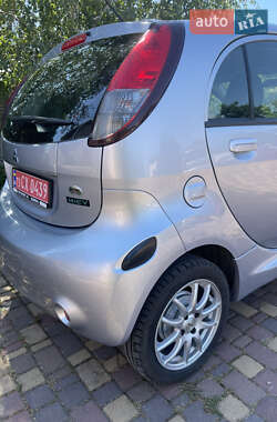 Хэтчбек Mitsubishi i-MiEV 2011 в 