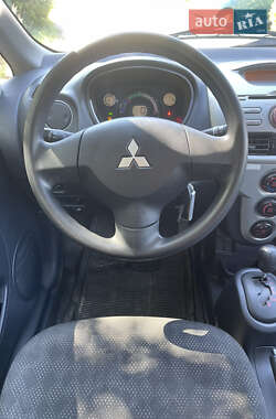 Хэтчбек Mitsubishi i-MiEV 2011 в 