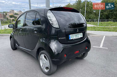Хэтчбек Mitsubishi i-MiEV 2012 в 