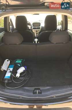 Хэтчбек Mitsubishi i-MiEV 2011 в 