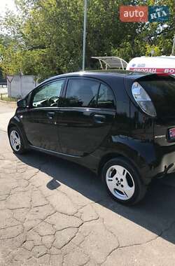 Хэтчбек Mitsubishi i-MiEV 2011 в 