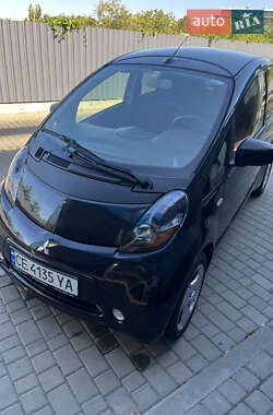 Хэтчбек Mitsubishi i-MiEV 2011 в 