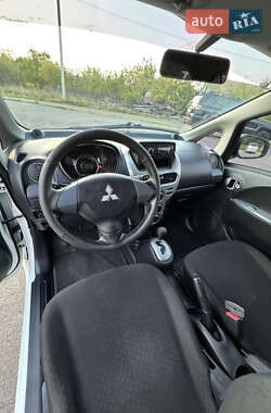 Хэтчбек Mitsubishi i-MiEV 2011 в 