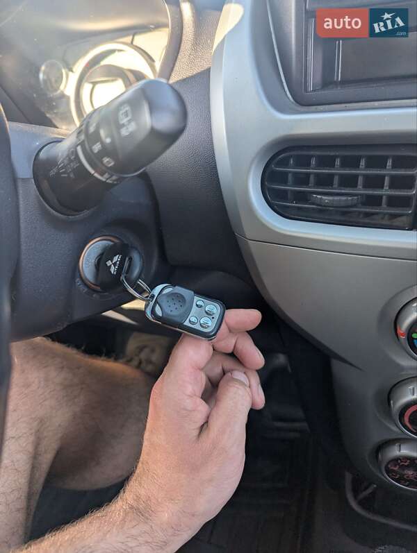 Хэтчбек Mitsubishi i-MiEV 2011 в Ивано-Франковске фото 2 Хэтчбек Mitsubishi i-MiEV 2011 в Ивано-Франковске