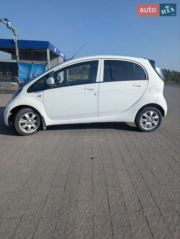 Хэтчбек Mitsubishi i-MiEV 2011 в Тлумаче