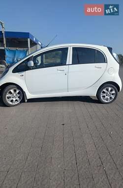 Хэтчбек Mitsubishi i-MiEV 2011 в 