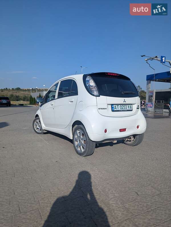 Хэтчбек Mitsubishi i-MiEV 2011 в Тлумаче