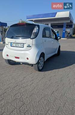 Хэтчбек Mitsubishi i-MiEV 2011 в 