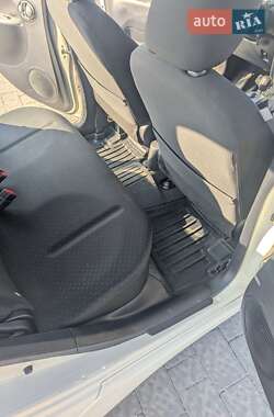 Хэтчбек Mitsubishi i-MiEV 2011 в 