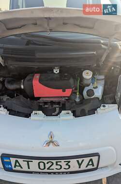 Хэтчбек Mitsubishi i-MiEV 2011 в 