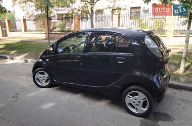 Хэтчбек Mitsubishi i-MiEV 2012 в 
