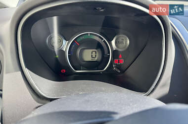 Хэтчбек Mitsubishi i-MiEV 2015 в 