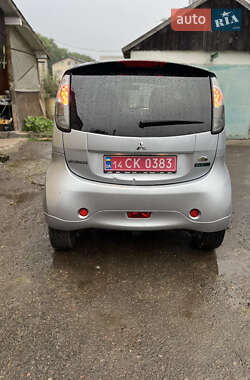 Хэтчбек Mitsubishi i-MiEV 2013 в 