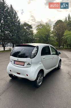 Хэтчбек Mitsubishi i-MiEV 2010 в 