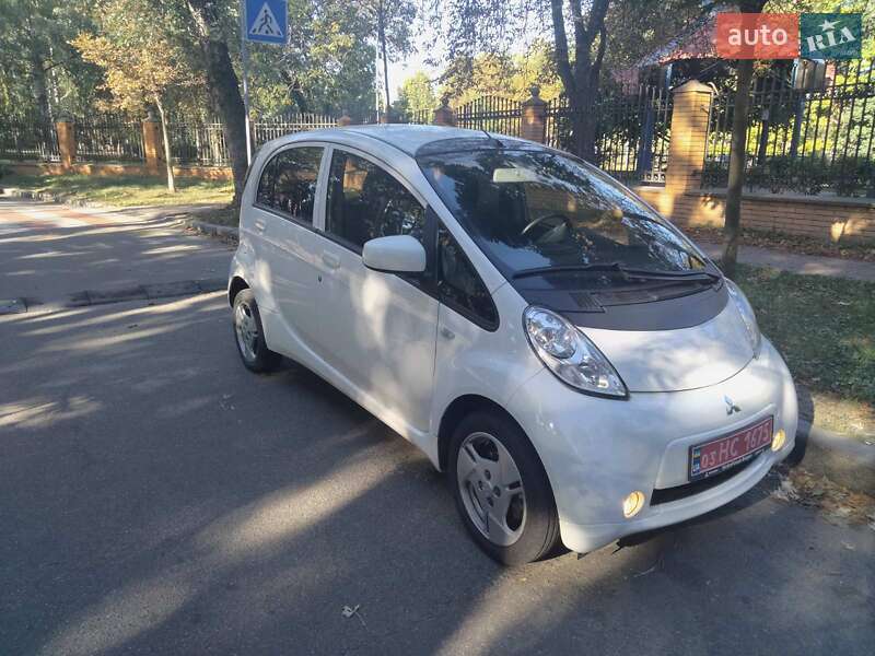 Хэтчбек Mitsubishi i-MiEV 2016 в 