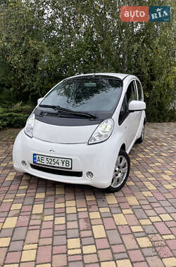 Хэтчбек Mitsubishi i-MiEV 2015 в 