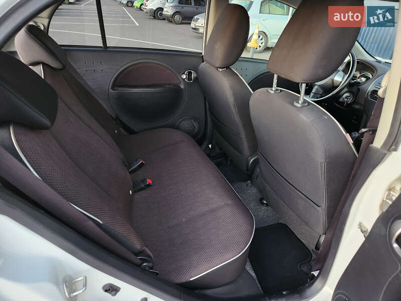 Хэтчбек Mitsubishi i-MiEV 2016 в Львове