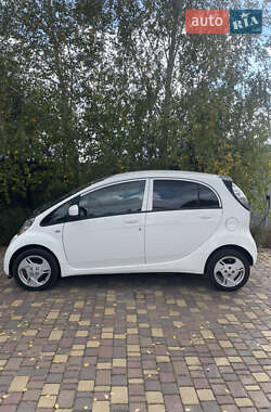 Хэтчбек Mitsubishi i-MiEV 2011 в 