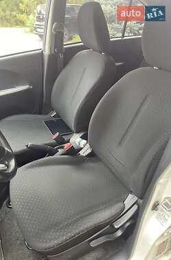 Хэтчбек Mitsubishi i-MiEV 2011 в 