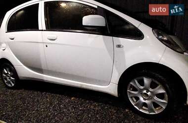 Хэтчбек Mitsubishi i-MiEV 2013 в 