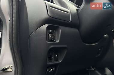 Хэтчбек Mitsubishi i-MiEV 2011 в 