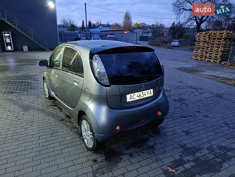 Хэтчбек Mitsubishi i-MiEV 2011 в Киверцах