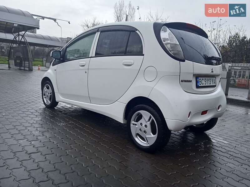 Хэтчбек Mitsubishi i-MiEV 2011 в Шептицькому