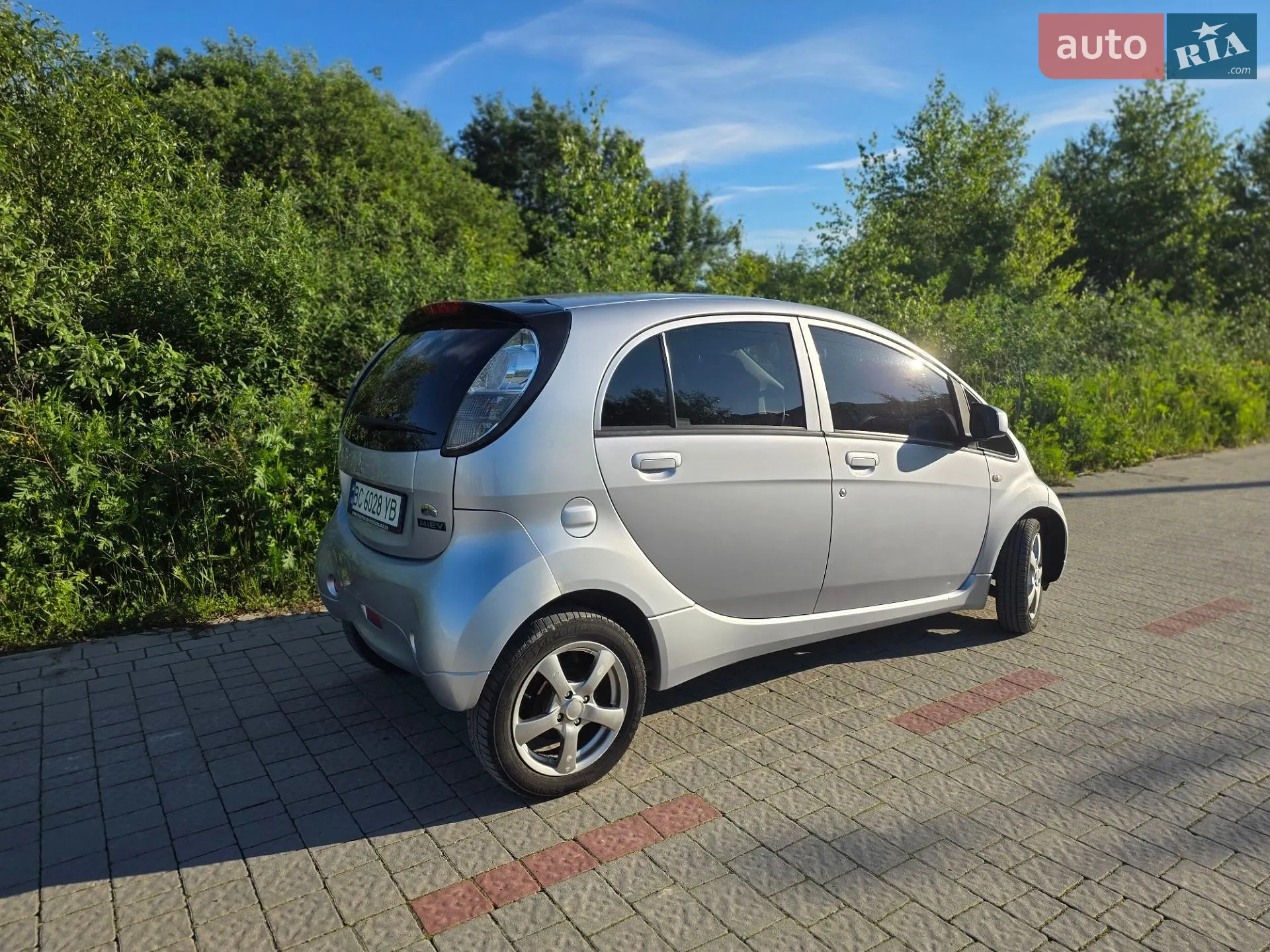 2011 Mitsubishi i-MiEV - мініатюра 12