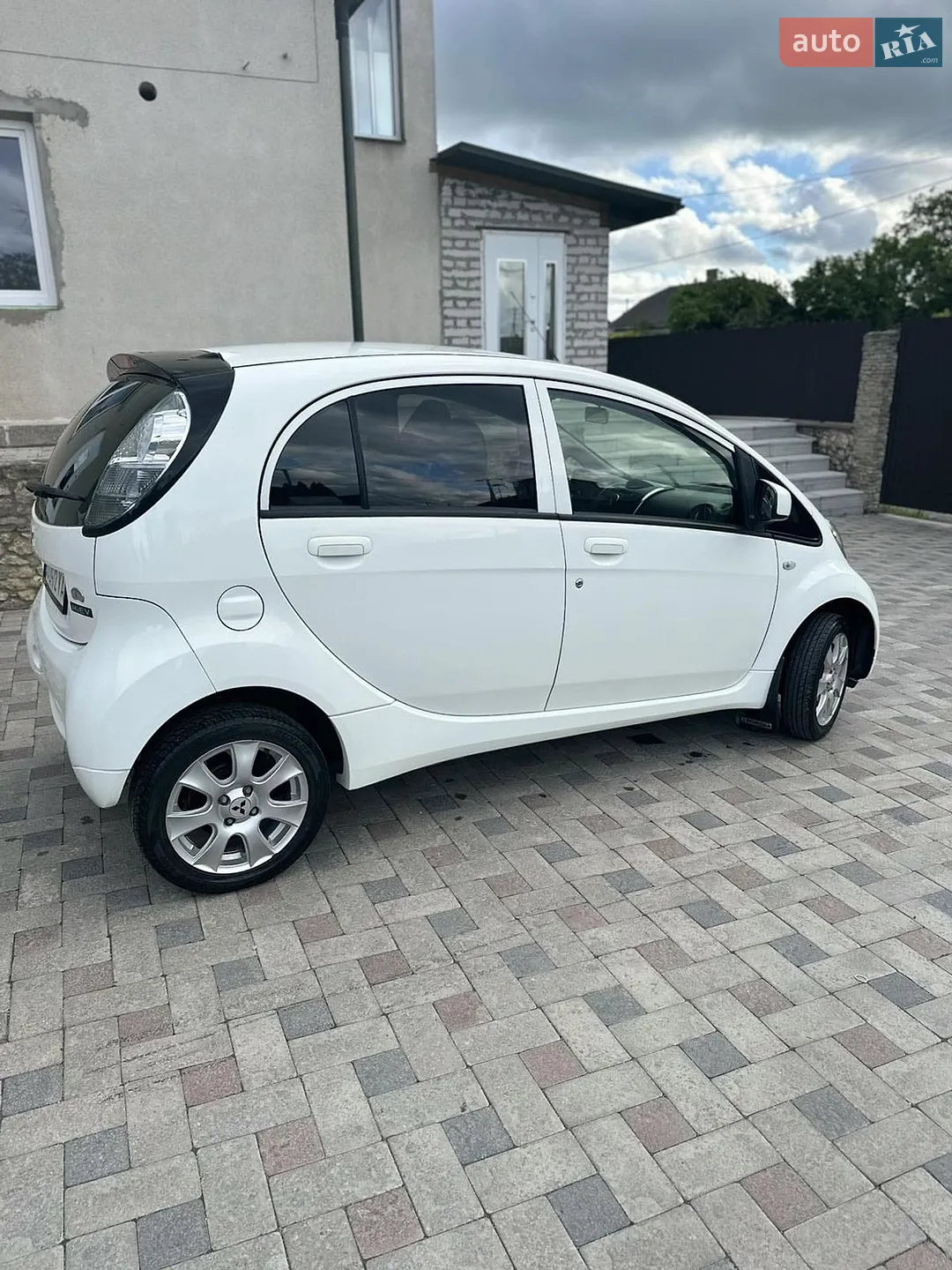 2015 Mitsubishi i-MiEV - мініатюра 4