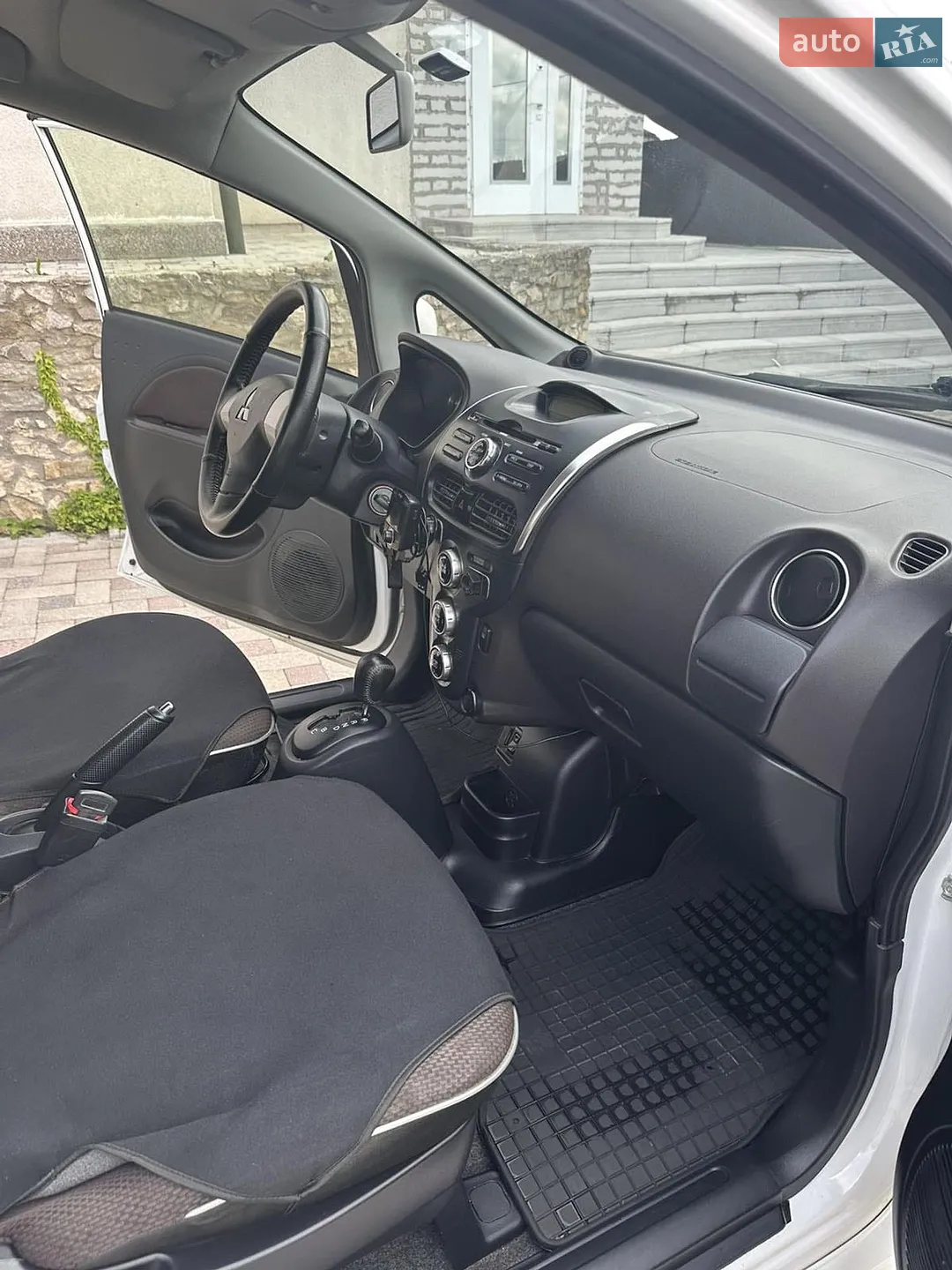 2015 Mitsubishi i-MiEV - мініатюра 20