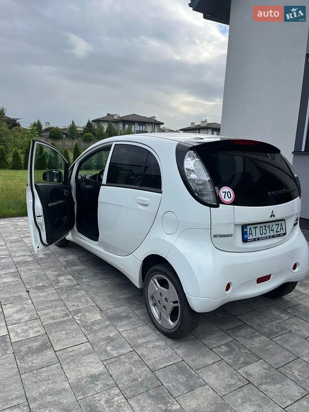 2011 Mitsubishi i-MiEV - мініатюра 6