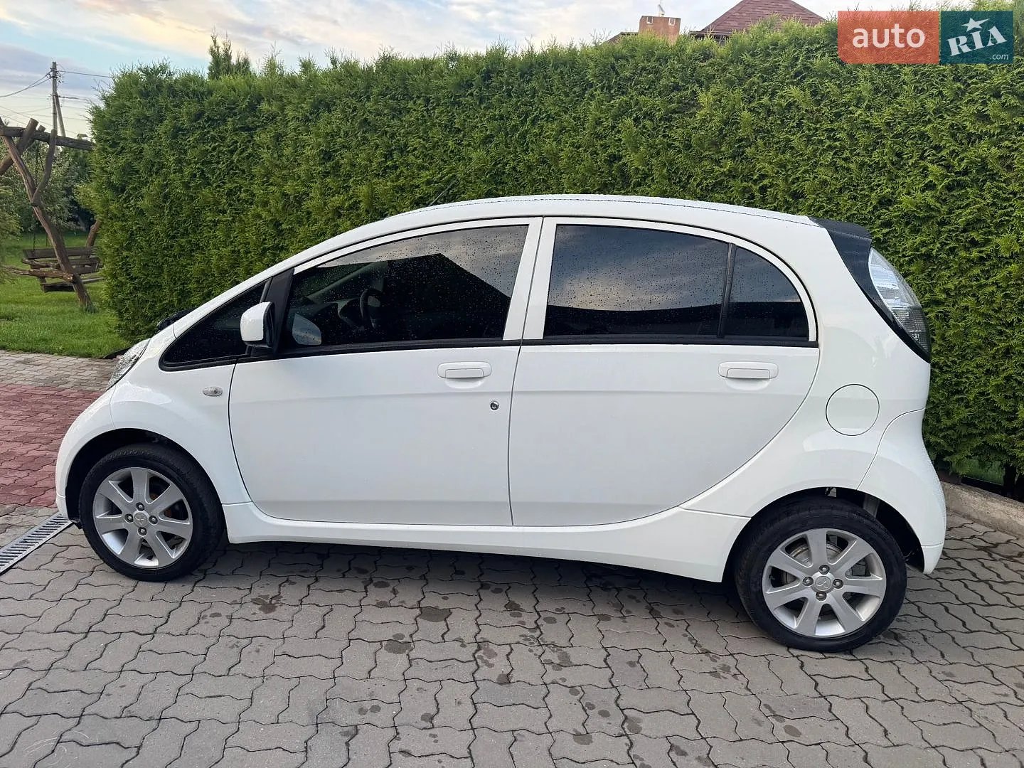 2010 Mitsubishi i-MiEV - мініатюра 12