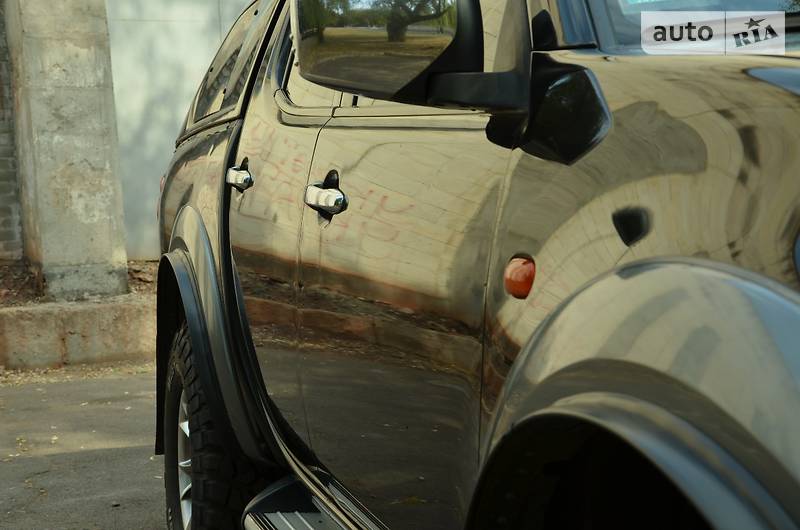 Внедорожник / Кроссовер Mitsubishi L 200 2008 в Кривом Роге
