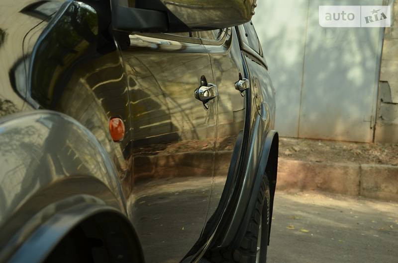 Внедорожник / Кроссовер Mitsubishi L 200 2008 в Кривом Роге