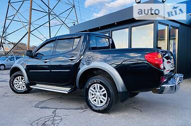 Позашляховик / Кросовер Mitsubishi L 200 2008 в 