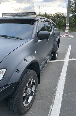 Внедорожник / Кроссовер Mitsubishi L 200 2011 в Одессе