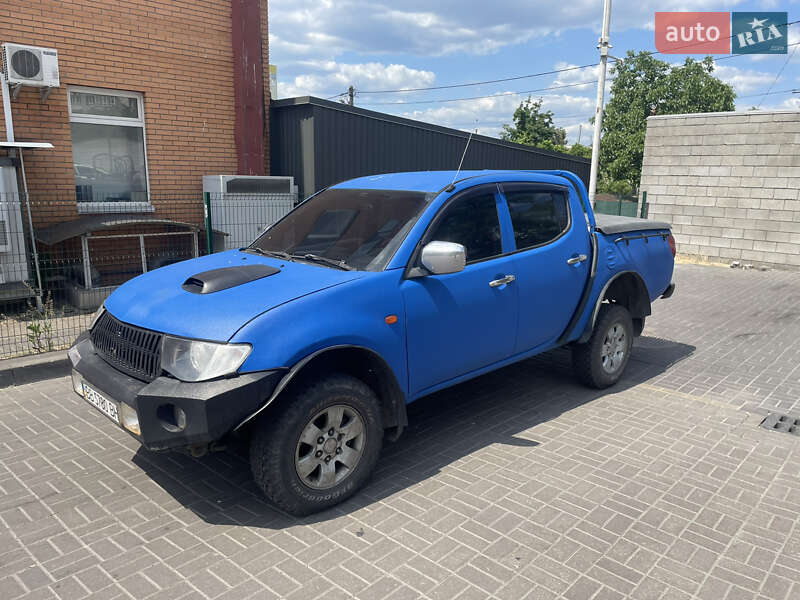 Пикап Mitsubishi L 200 2006 в Киеве