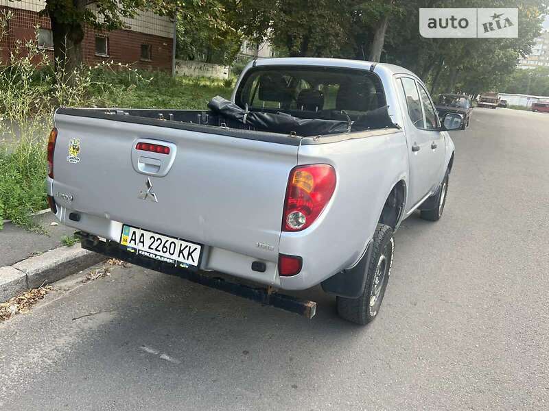 Пикап Mitsubishi L 200 2013 в Киеве