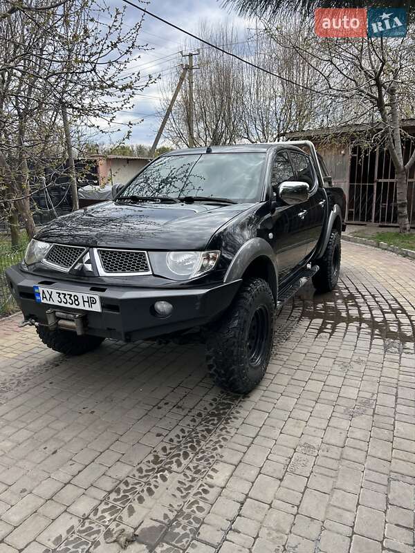 Mitsubishi L 200 2011