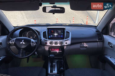 Пікап Mitsubishi L 200 2012 в 
