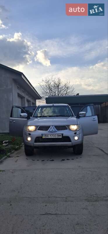 Пикап Mitsubishi L 200 2012 в 
