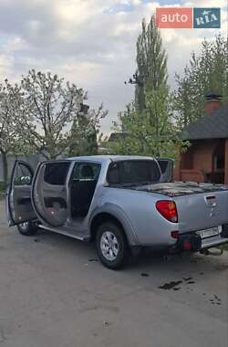 Пикап Mitsubishi L 200 2012 в 
