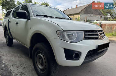 Пикап Mitsubishi L 200 2012 в 