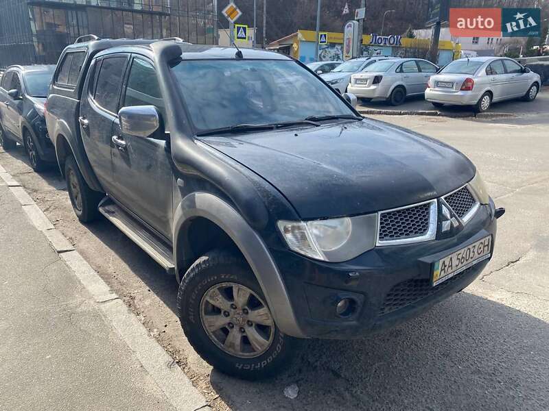 Пикап Mitsubishi L 200 2010 в 