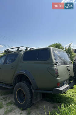 Пикап Mitsubishi L 200 2012 в 